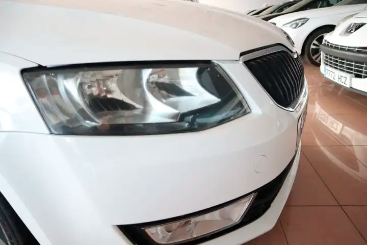 Skoda Octavia Base Gasolina Hatchback 230 CV