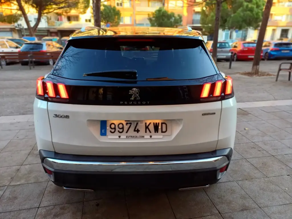 Peugeot 3008 GT Híbrido SUV 130 CV