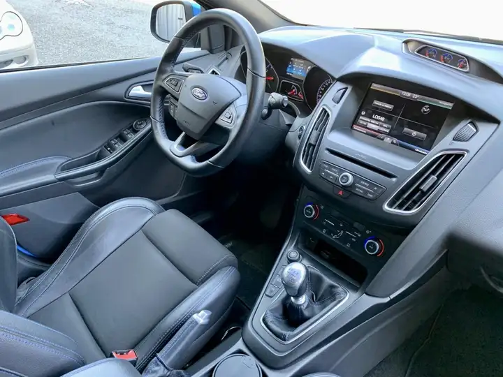 Ford Focus Base Gasolina Hatchback 250 CV