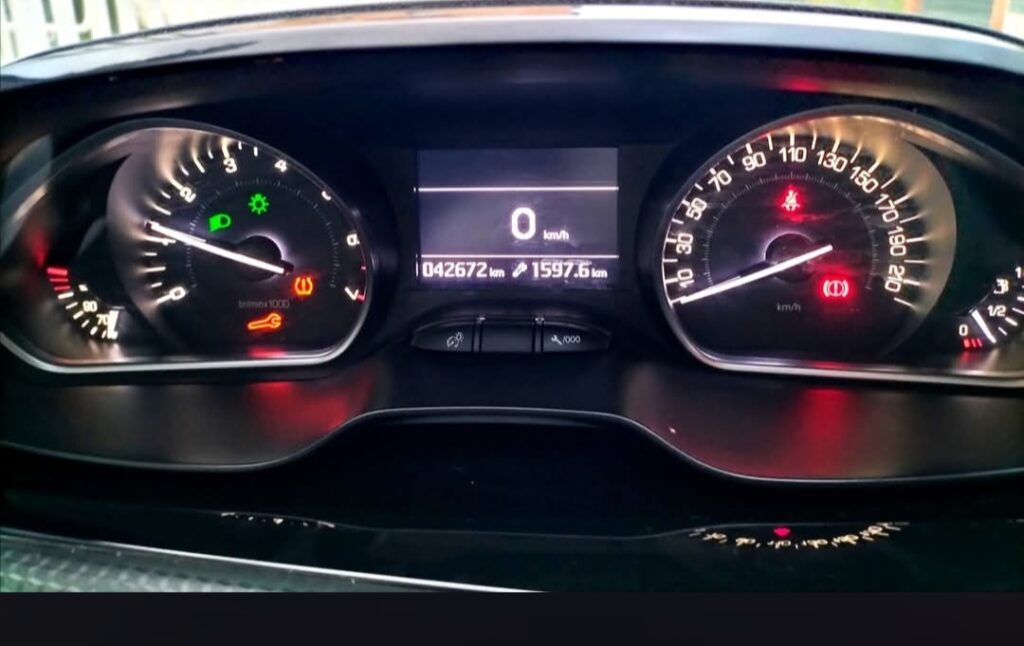 Peugeot 208 1.2 PureTech 110 Gasolina Berlina 110 CV