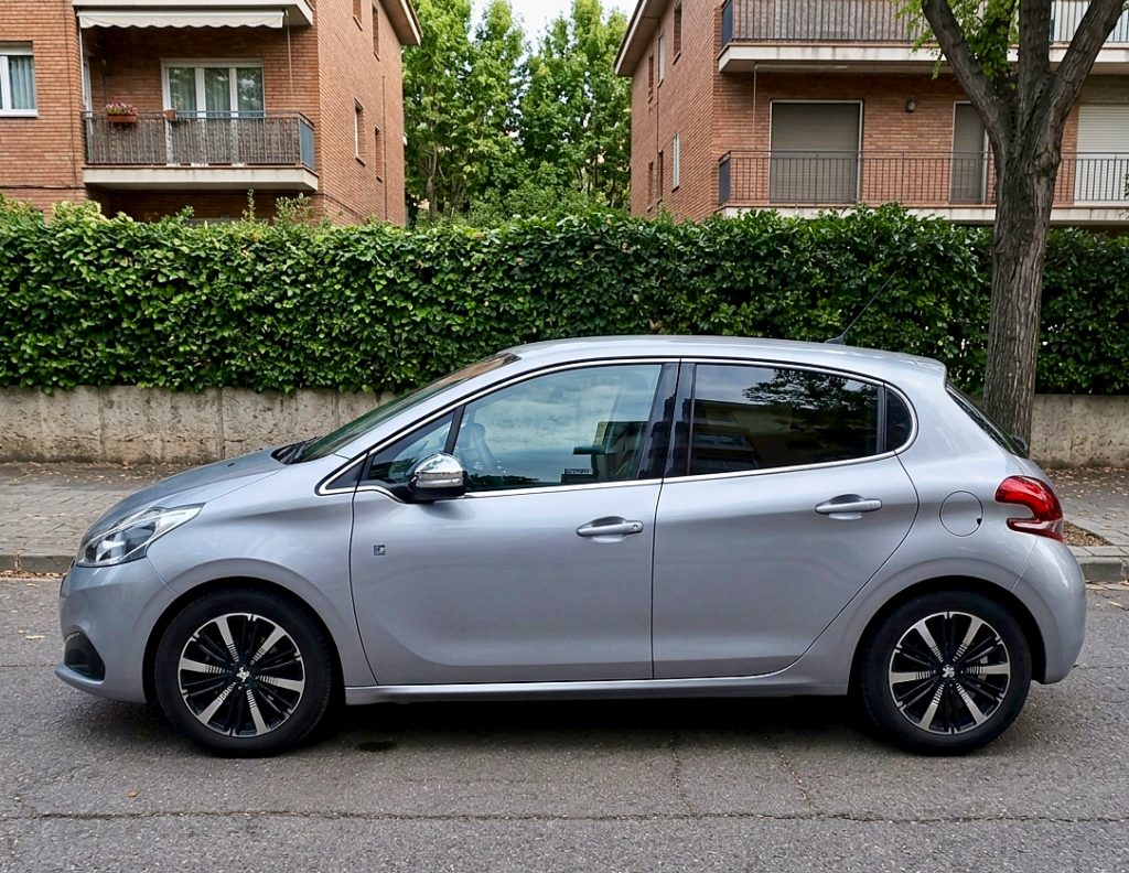 Peugeot 208 1.2 PureTech 110 Gasolina Berlina 110 CV