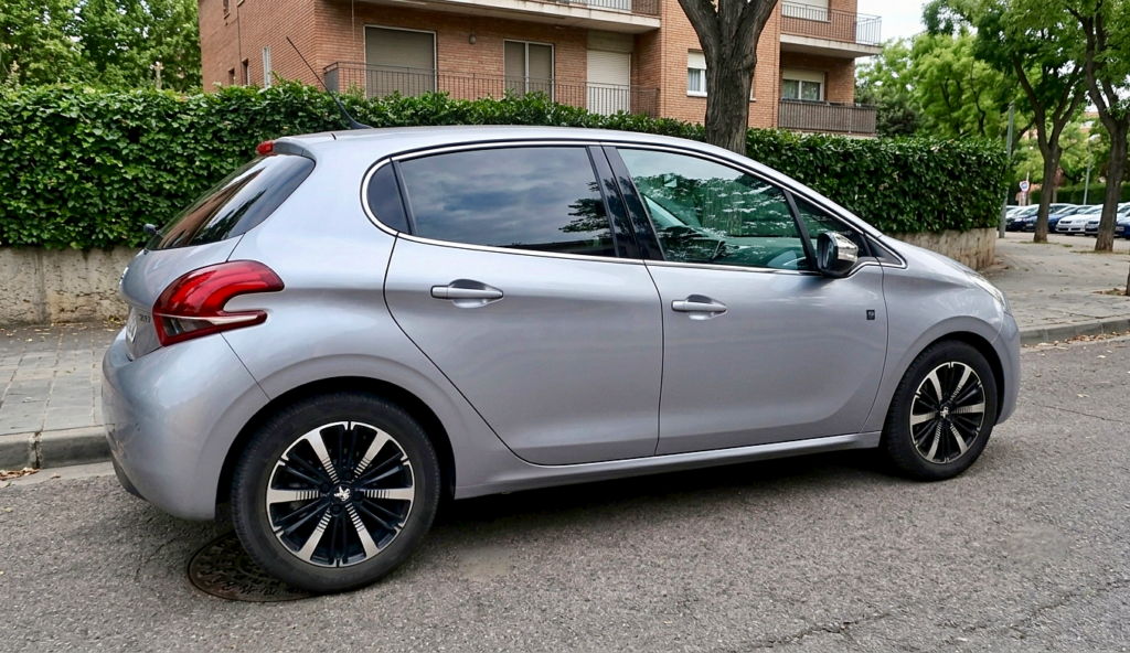 Peugeot 208 1.2 PureTech 110 Gasolina Berlina 110 CV