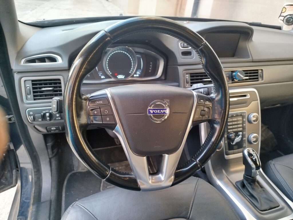 Volvo XC70 D4 AWD Diésel Familiar crossover 181 CV
