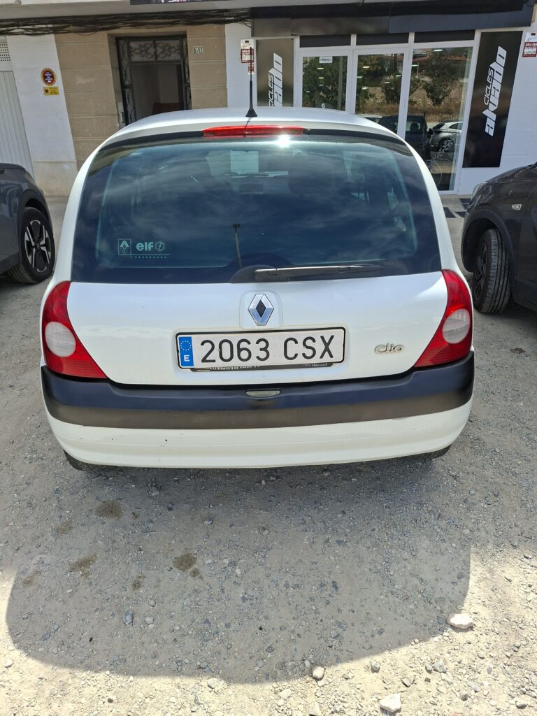 Renault Clio 1.2 Gasolina Hatchback 75 CV