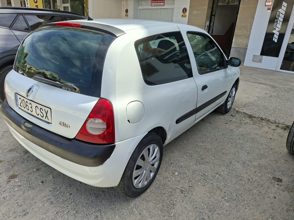 Renault Clio 1.2 Gasolina Hatchback 75 CV
