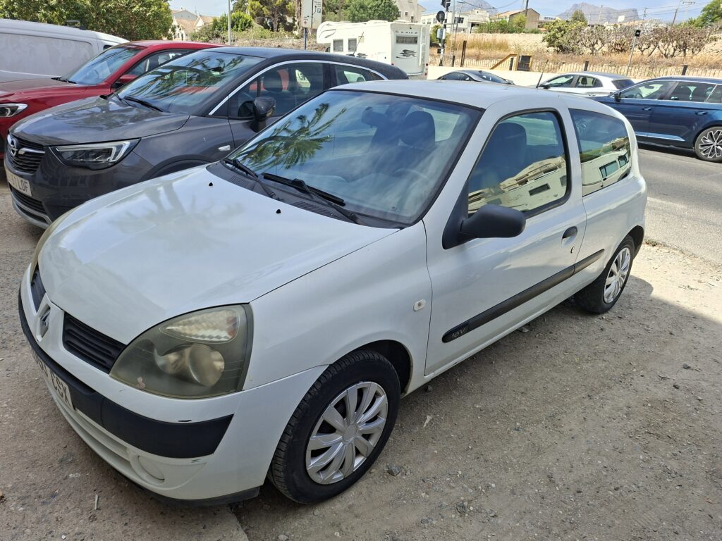 Renault Clio 1.2 Gasolina Hatchback 75 CV